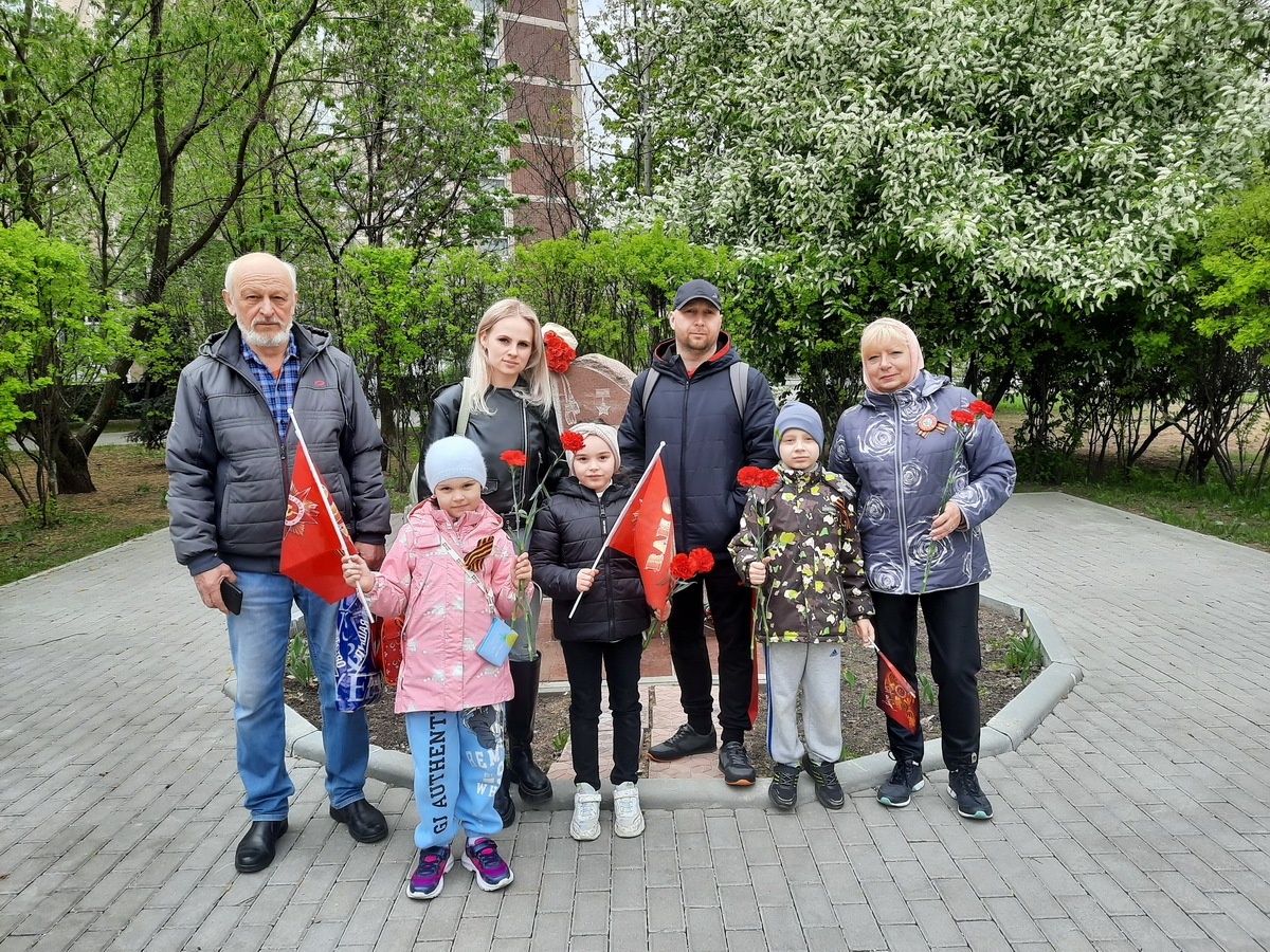 Возложение цветов к памятному знаку Маршалу Полубоярову П.П. в честь праздника Дня Победы 9 мая